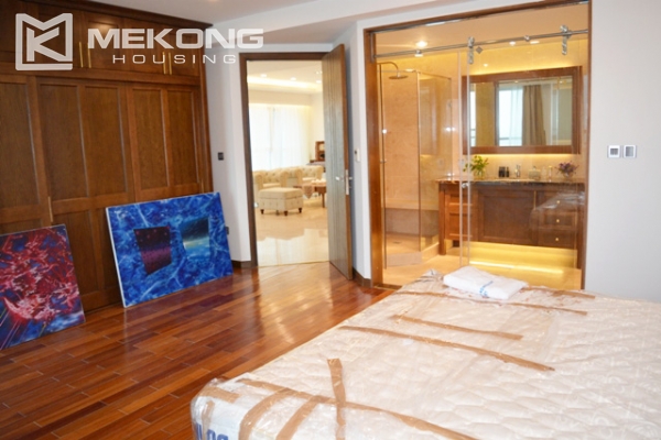 154 sqm apartment with 2 bedrooms and luxury furniture for rent in L2 Ciputra Hanoi 5