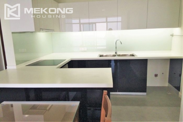 2 bedroom apartment on middle level with Westlake view for rent in Watermark Lac Long Quan, Hanoi 4