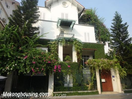 An elegant furnished villa for rent in Tay Ho 1