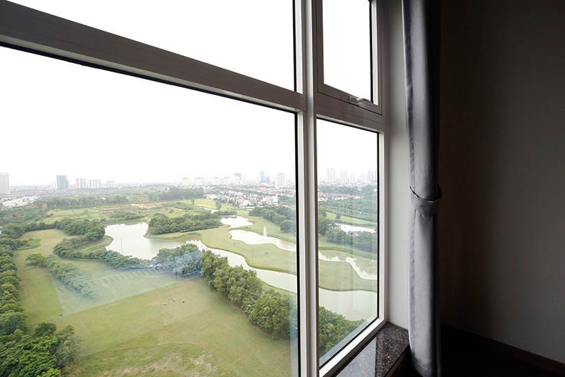Apartment for rent at L4 in Ciputra, living area of 114 sqm, 3 bedrooms, golf course view. 3
