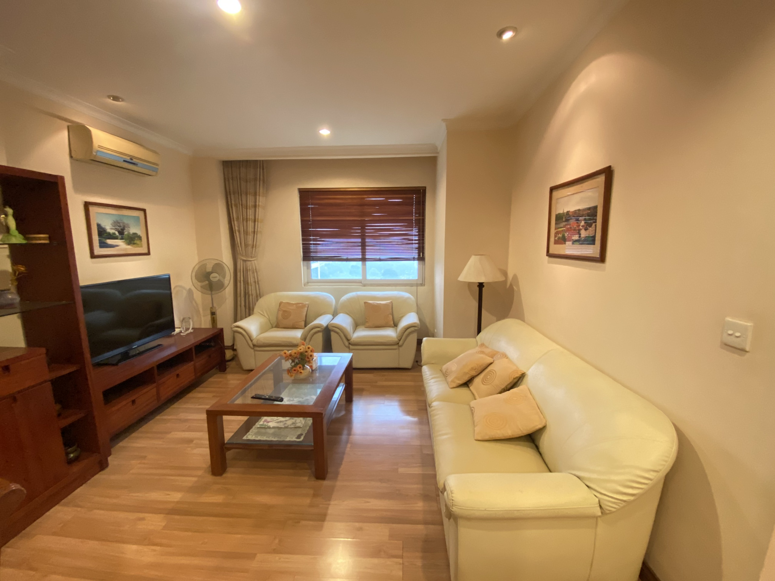 Apartment for rent in area of 153 sqm, 3 bedrooms E4 building in Ciputra urban area. 11