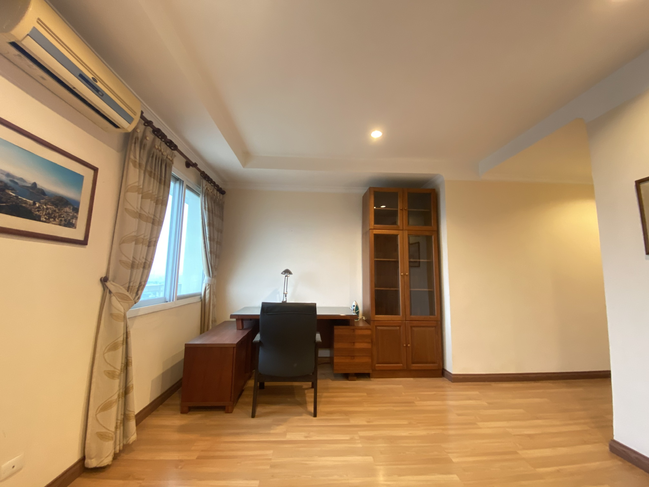 Apartment for rent in area of 153 sqm, 3 bedrooms E4 building in Ciputra urban area. 14