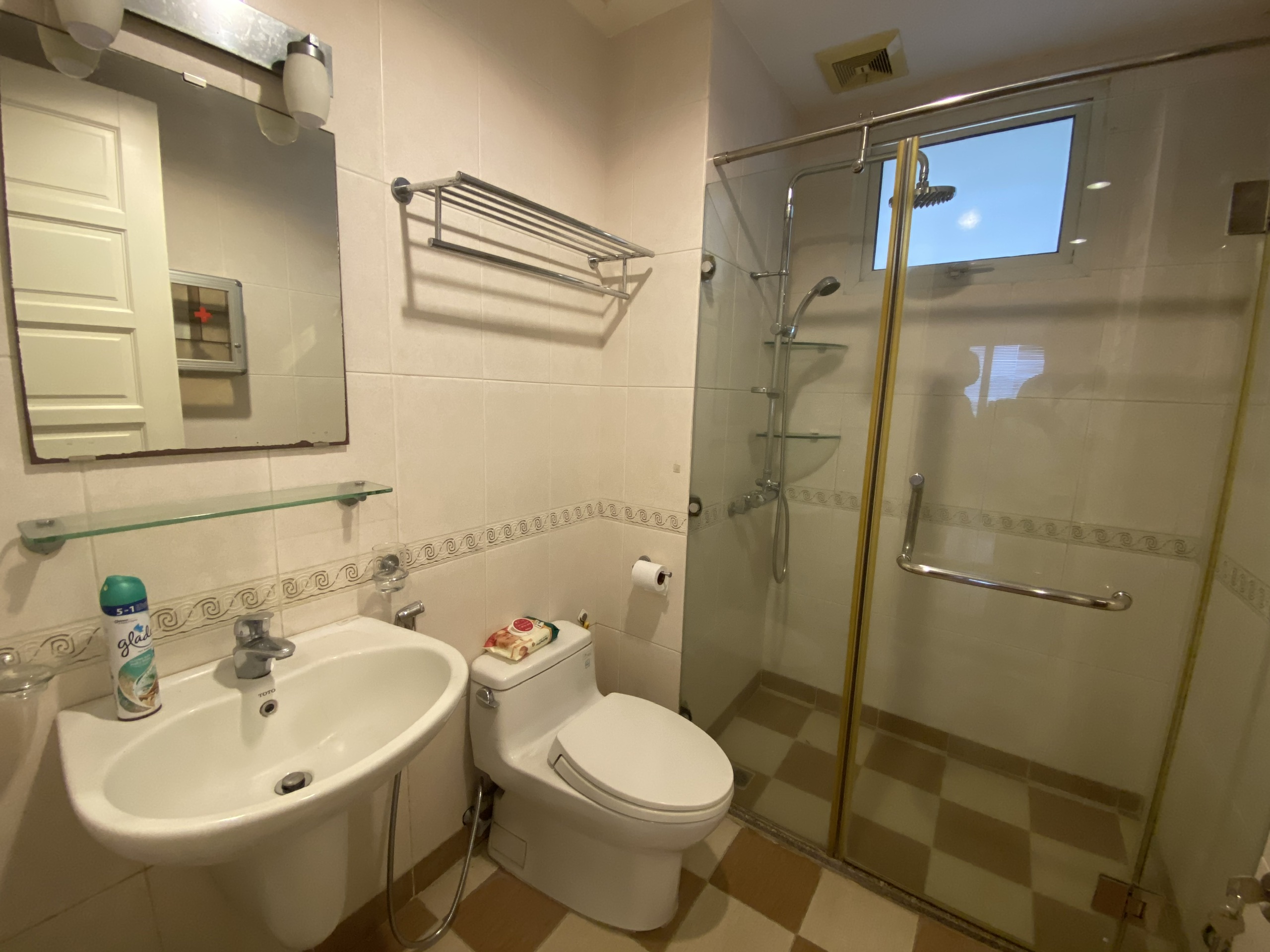 Apartment for rent in area of 153 sqm, 3 bedrooms E4 building in Ciputra urban area. 4