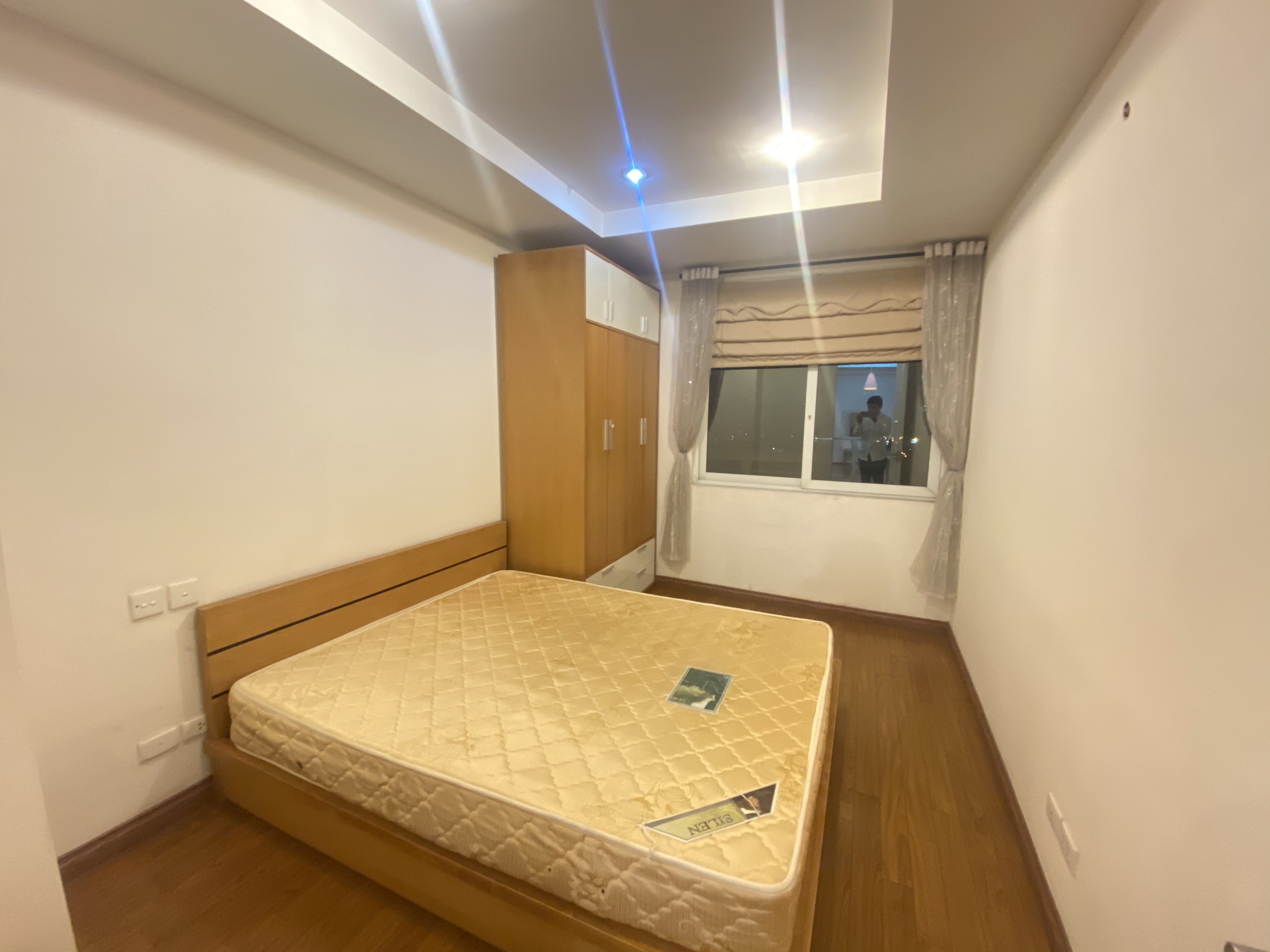 Apartment for rent in area of 153sqm with 4 bedrooms, 3 bathrooms in E5 Ciputra building. 1