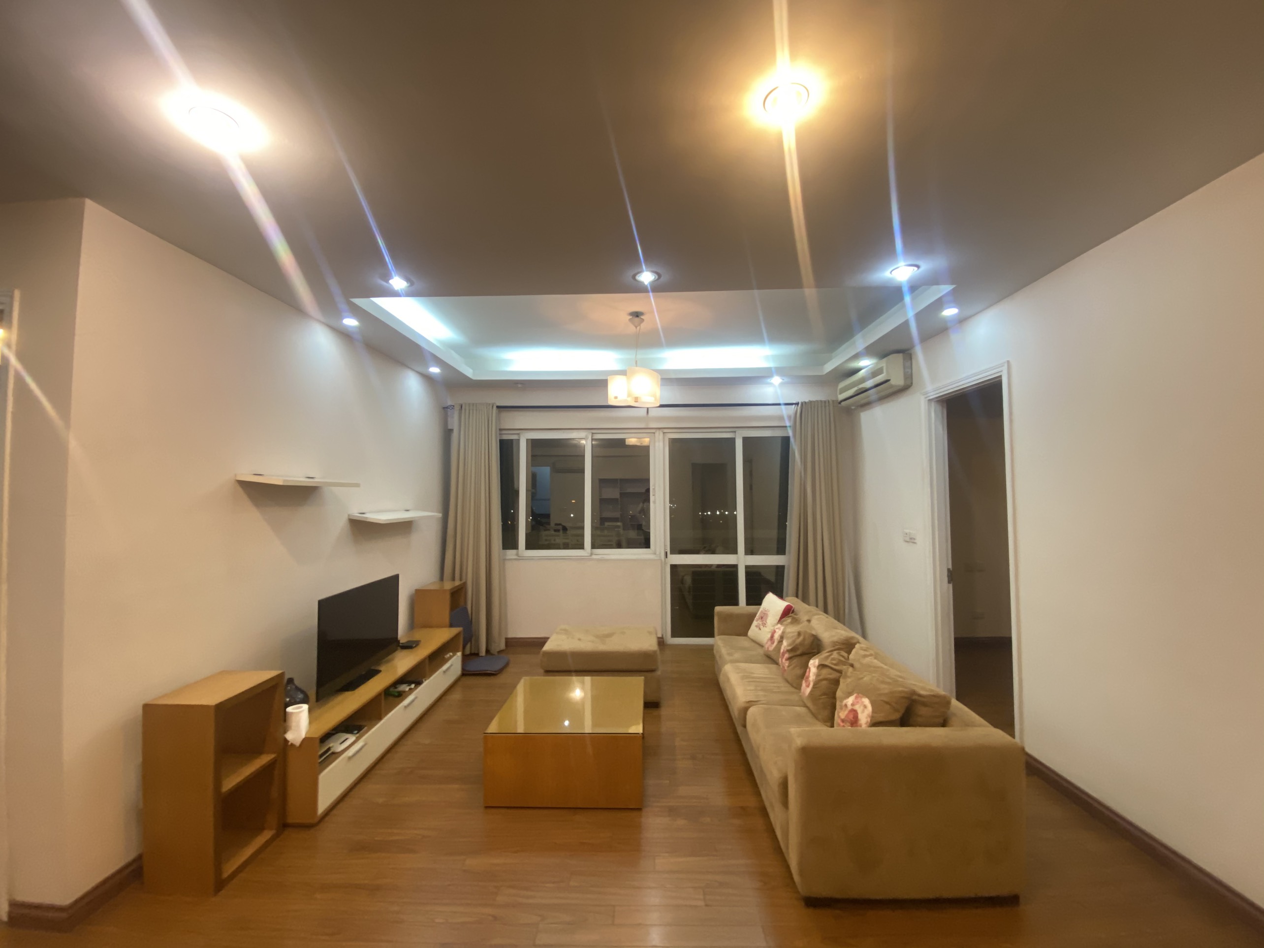 Apartment for rent in area of 153sqm with 4 bedrooms, 3 bathrooms in E5 Ciputra building. 10