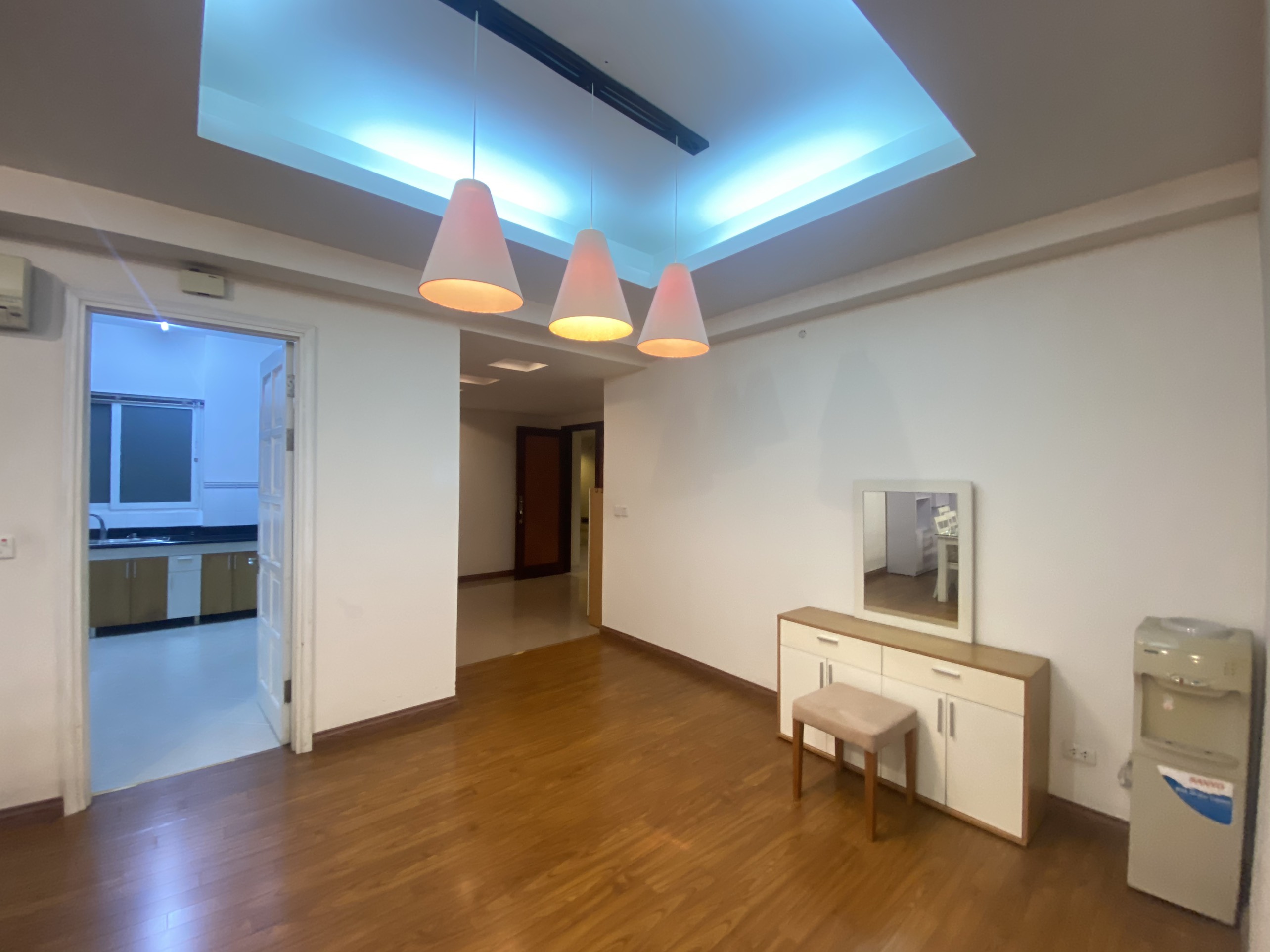 Apartment for rent in area of 153sqm with 4 bedrooms, 3 bathrooms in E5 Ciputra building. 11