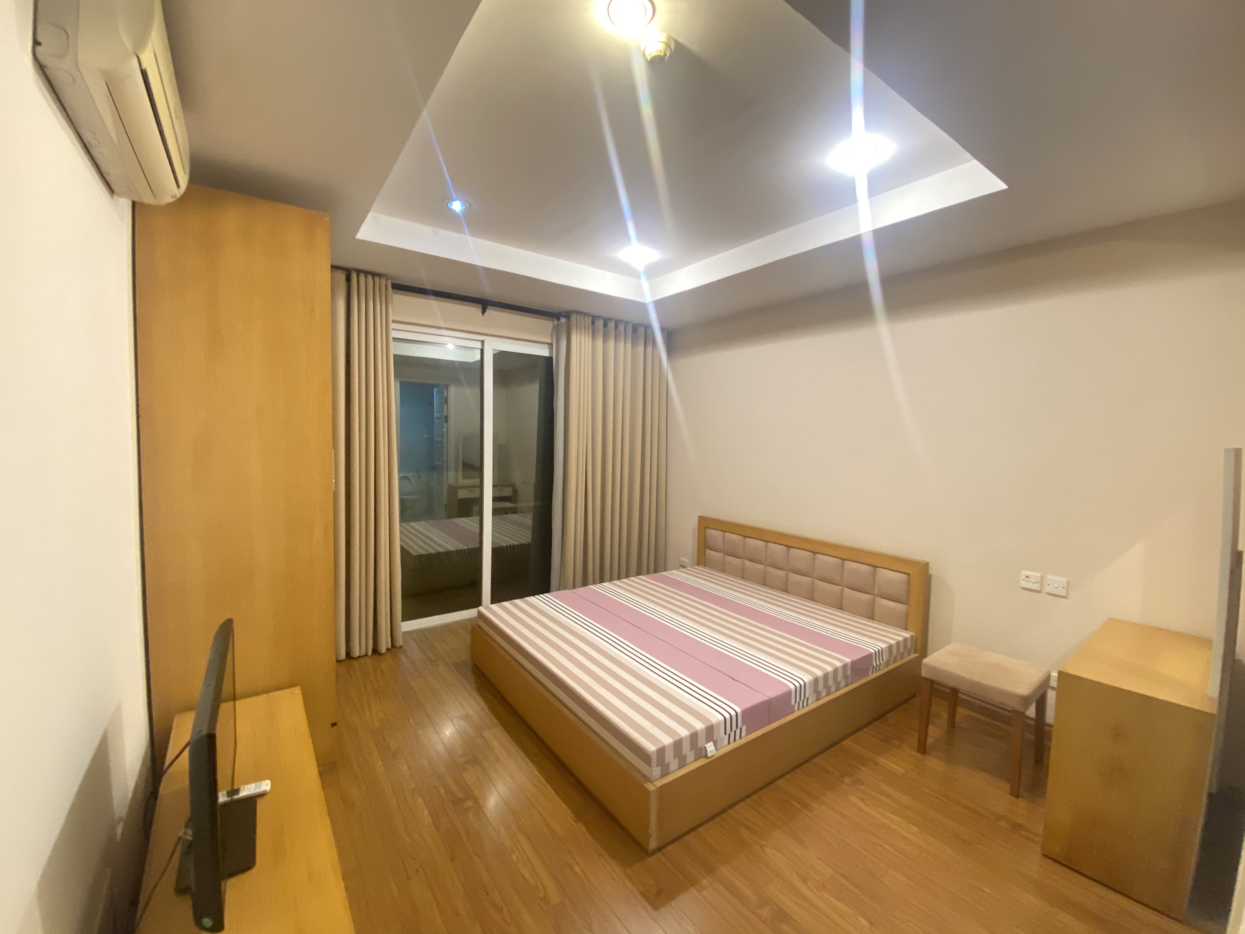 Apartment for rent in area of 153sqm with 4 bedrooms, 3 bathrooms in E5 Ciputra building. 5
