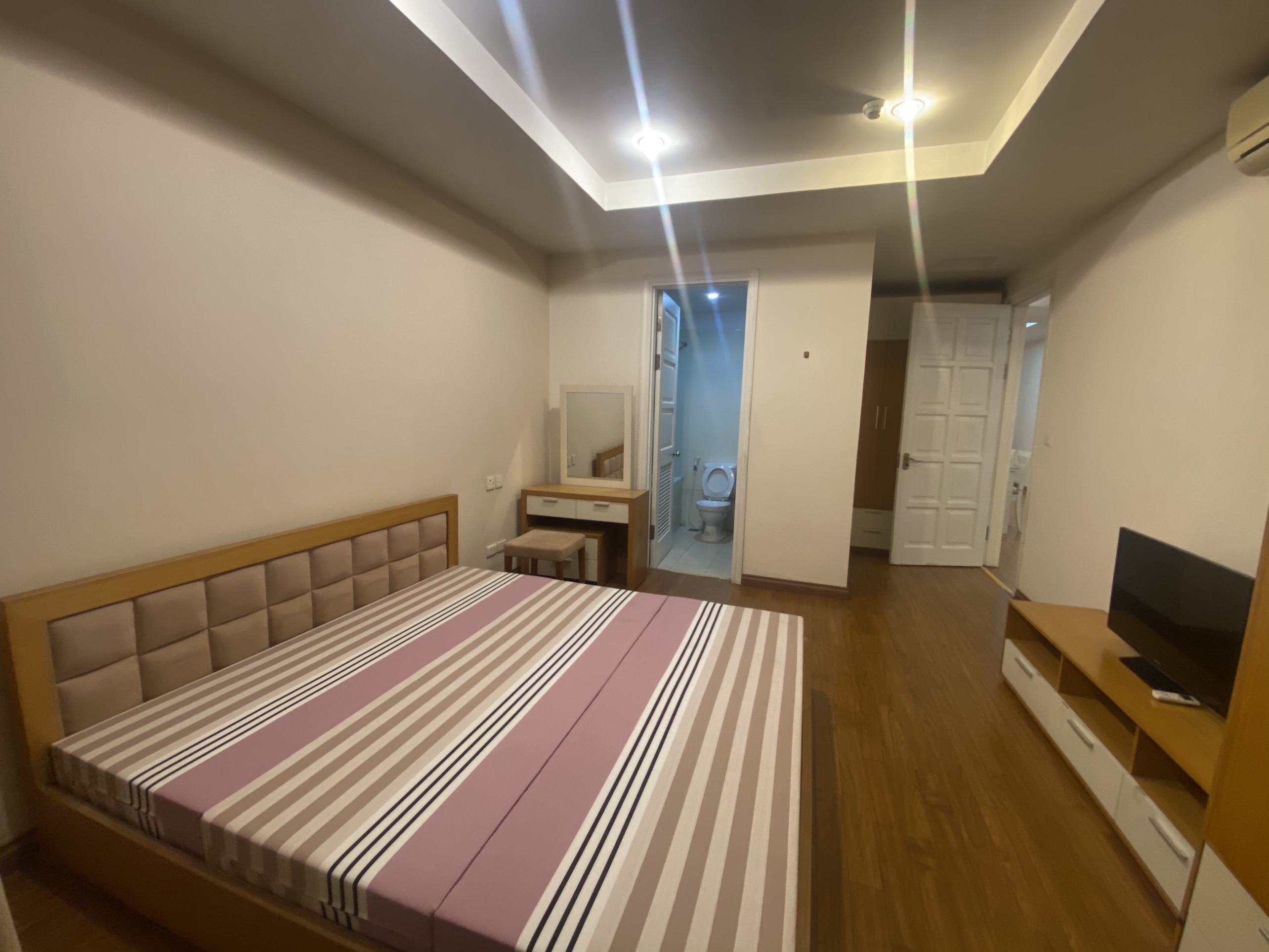 Apartment for rent in area of 153sqm with 4 bedrooms, 3 bathrooms in E5 Ciputra building. 6