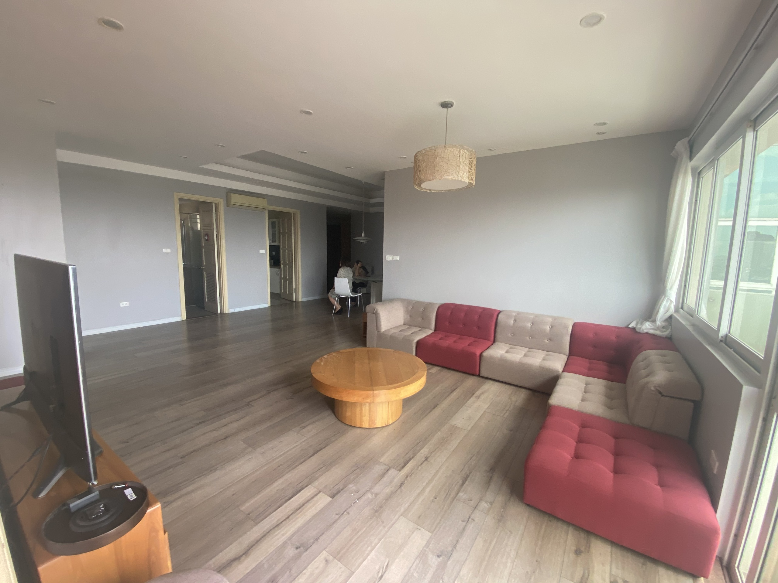 Apartment for rent in Ciputra has a area of 153 sqm with 4 bedroom. 2