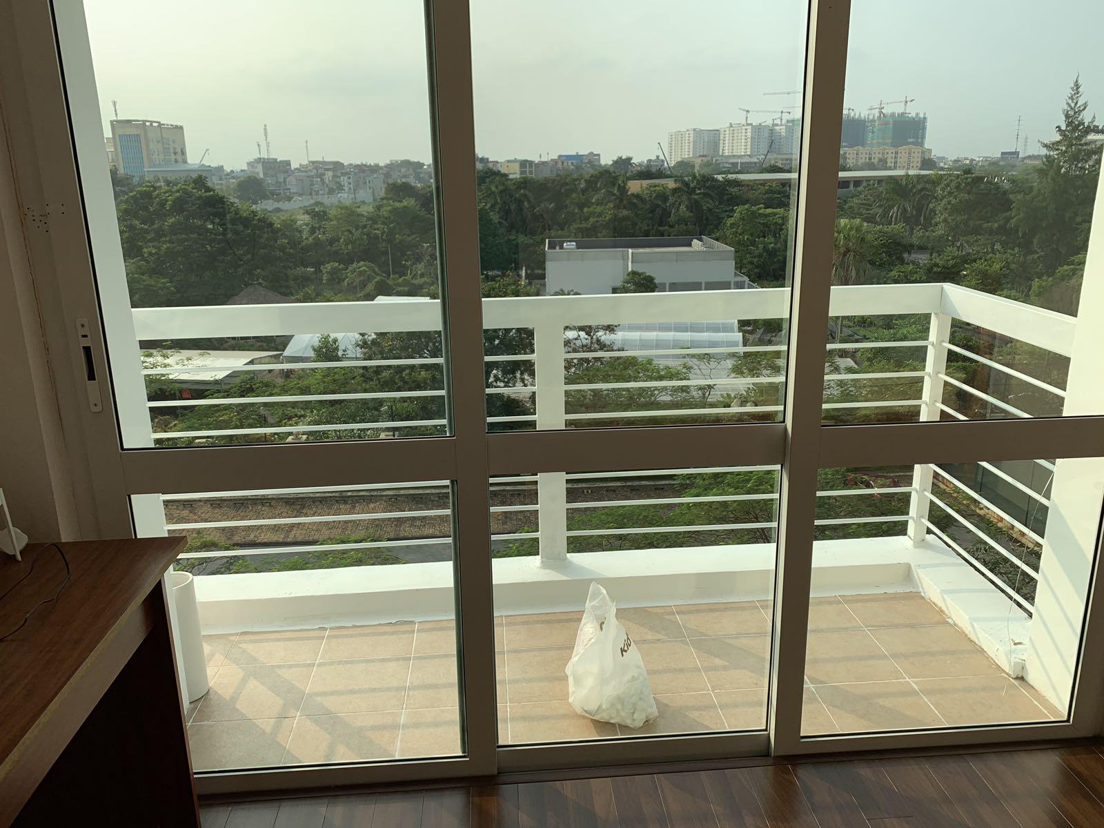 Apartment for rent with area of 123 sqm, large balcony, comfortable space living in Ciputra. 3