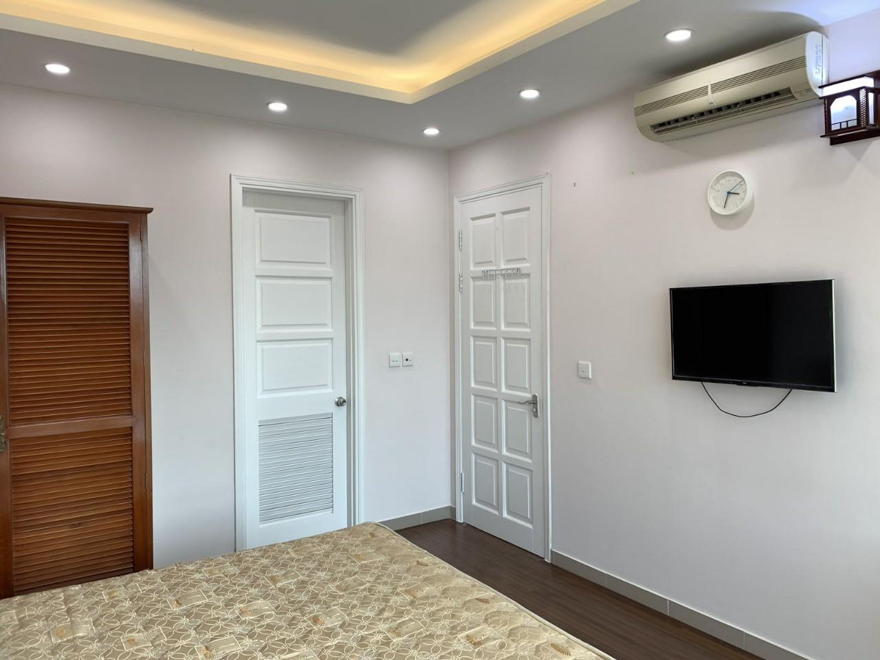 Apartment for rent with area of 123 sqm, large balcony, comfortable space living in Ciputra. 4