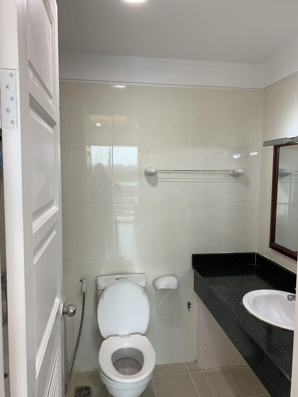 Apartment for rent with area of 123 sqm, large balcony, comfortable space living in Ciputra. 6