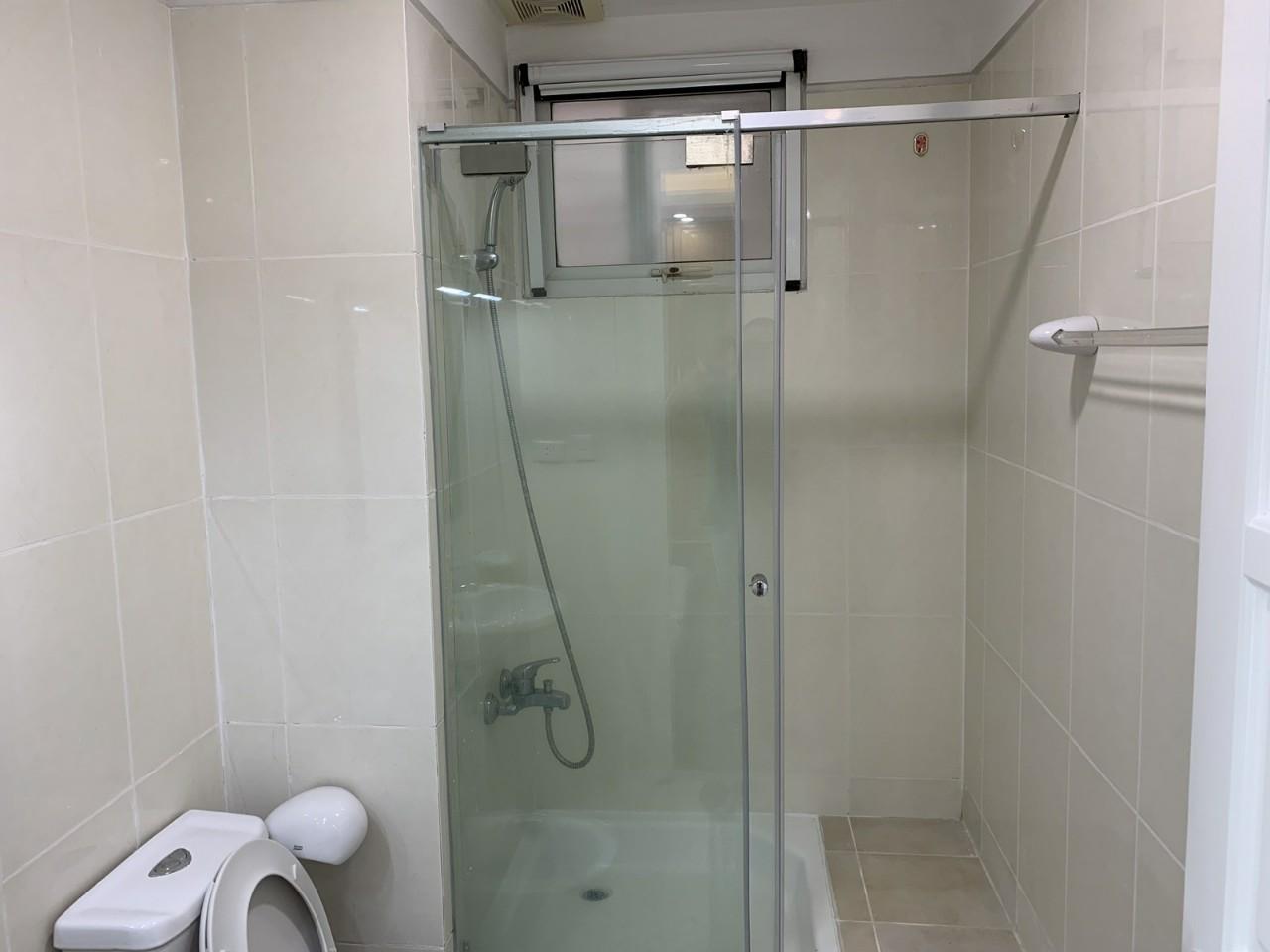 Apartment for rent with area of 123 sqm, large balcony, comfortable space living in Ciputra. 9