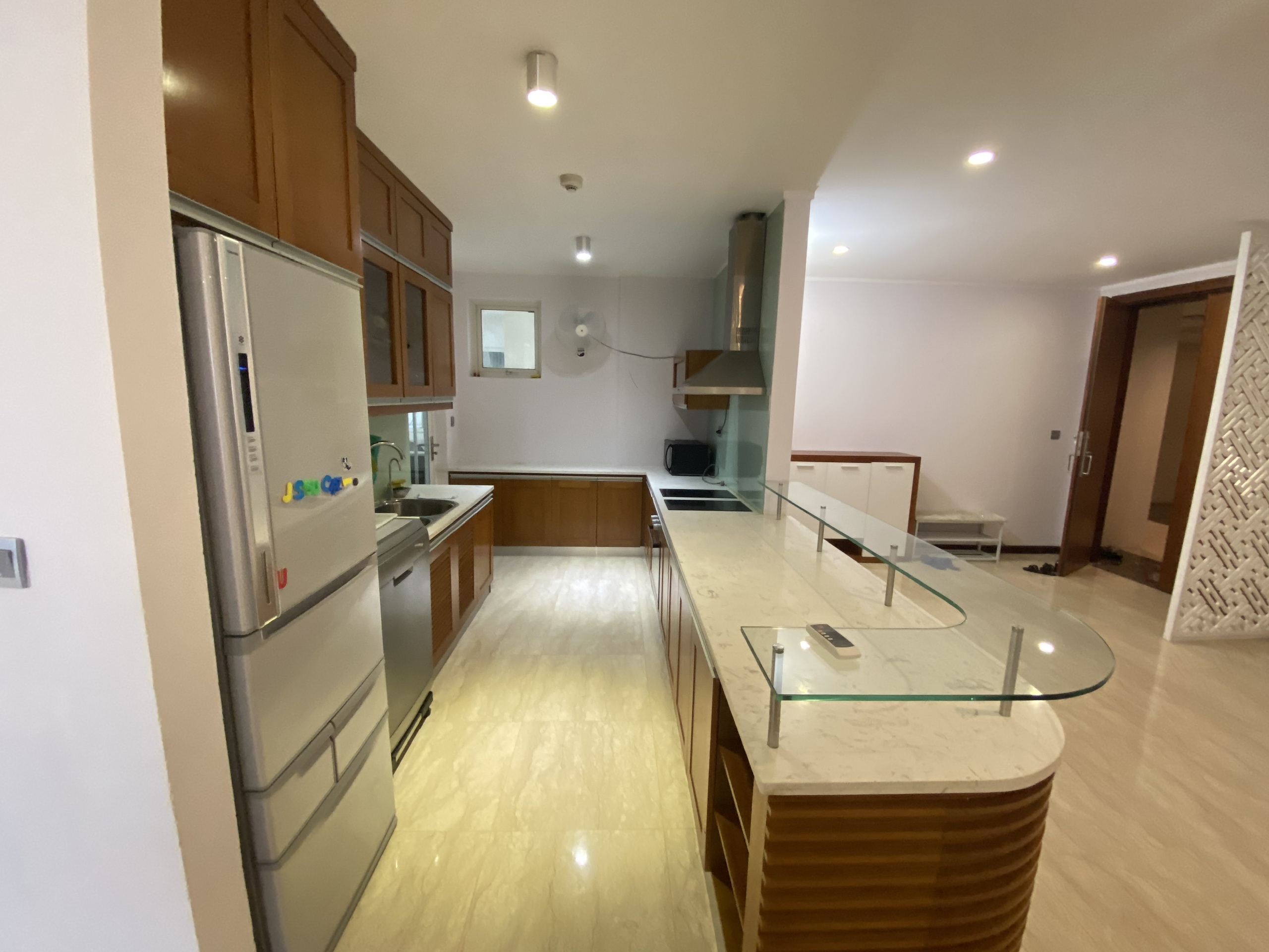 Apartment for rent with area of 154 sqm with 3 bedrooms in Ciputra L2 building 1