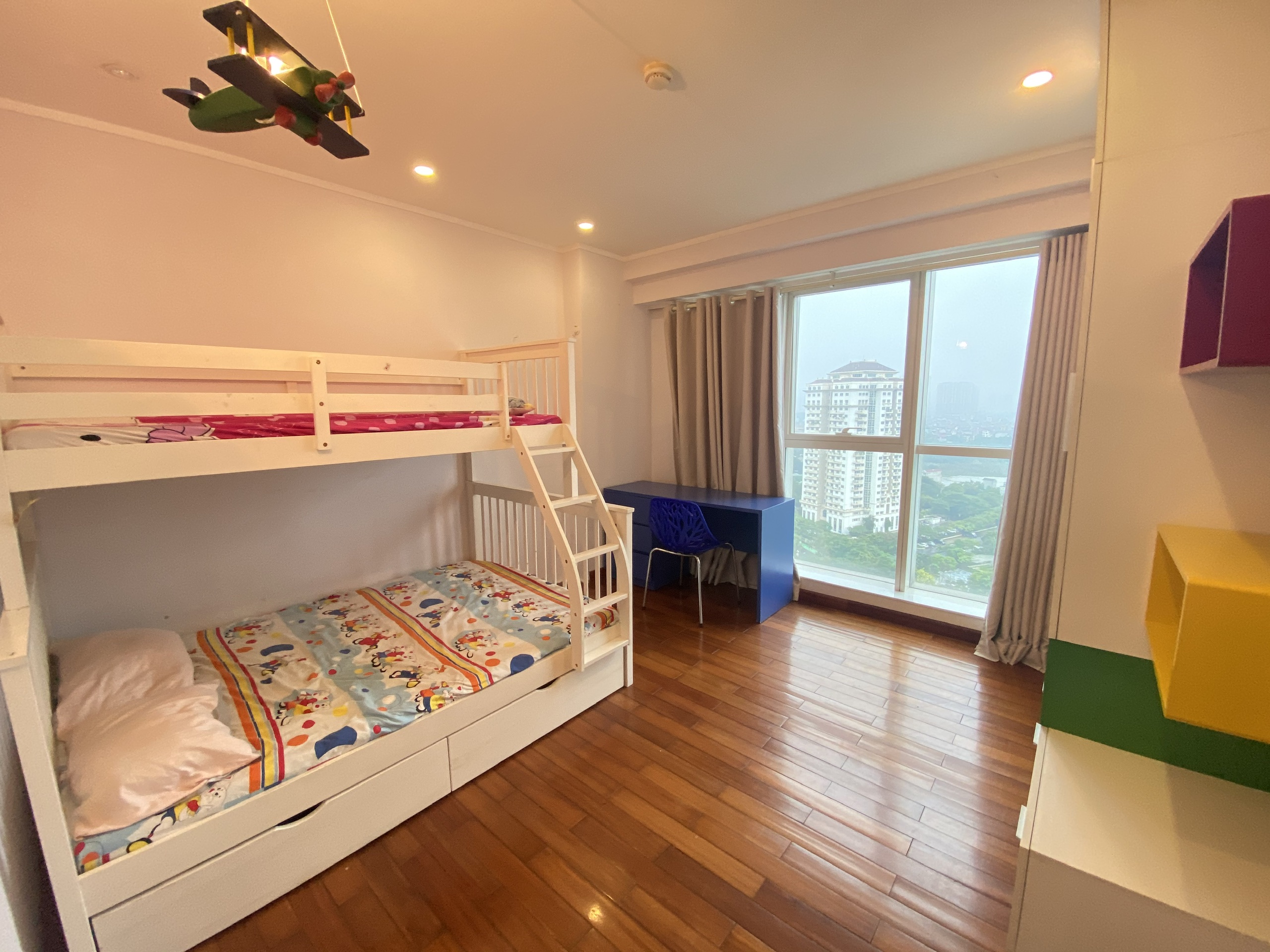 Apartment for rent with area of 154 sqm with 3 bedrooms in Ciputra L2 building 10