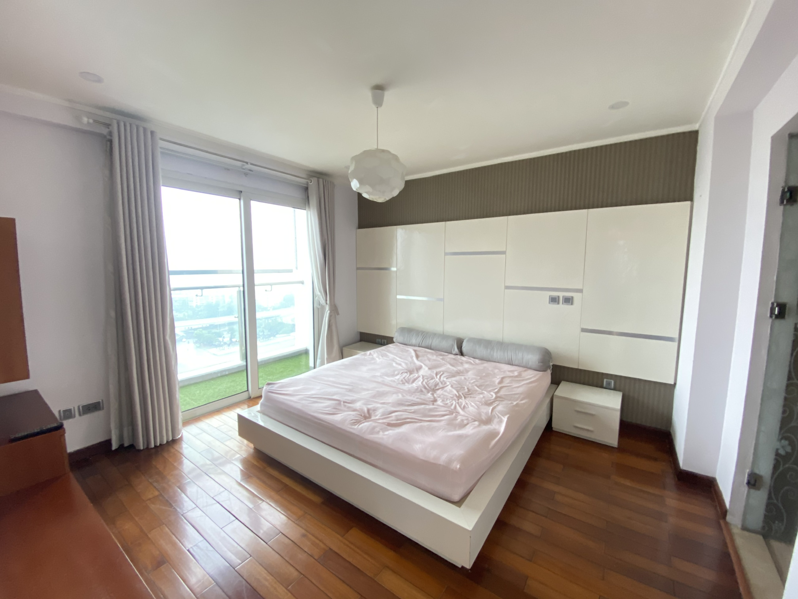 Apartment for rent with area of 154 sqm with 3 bedrooms in Ciputra L2 building 15