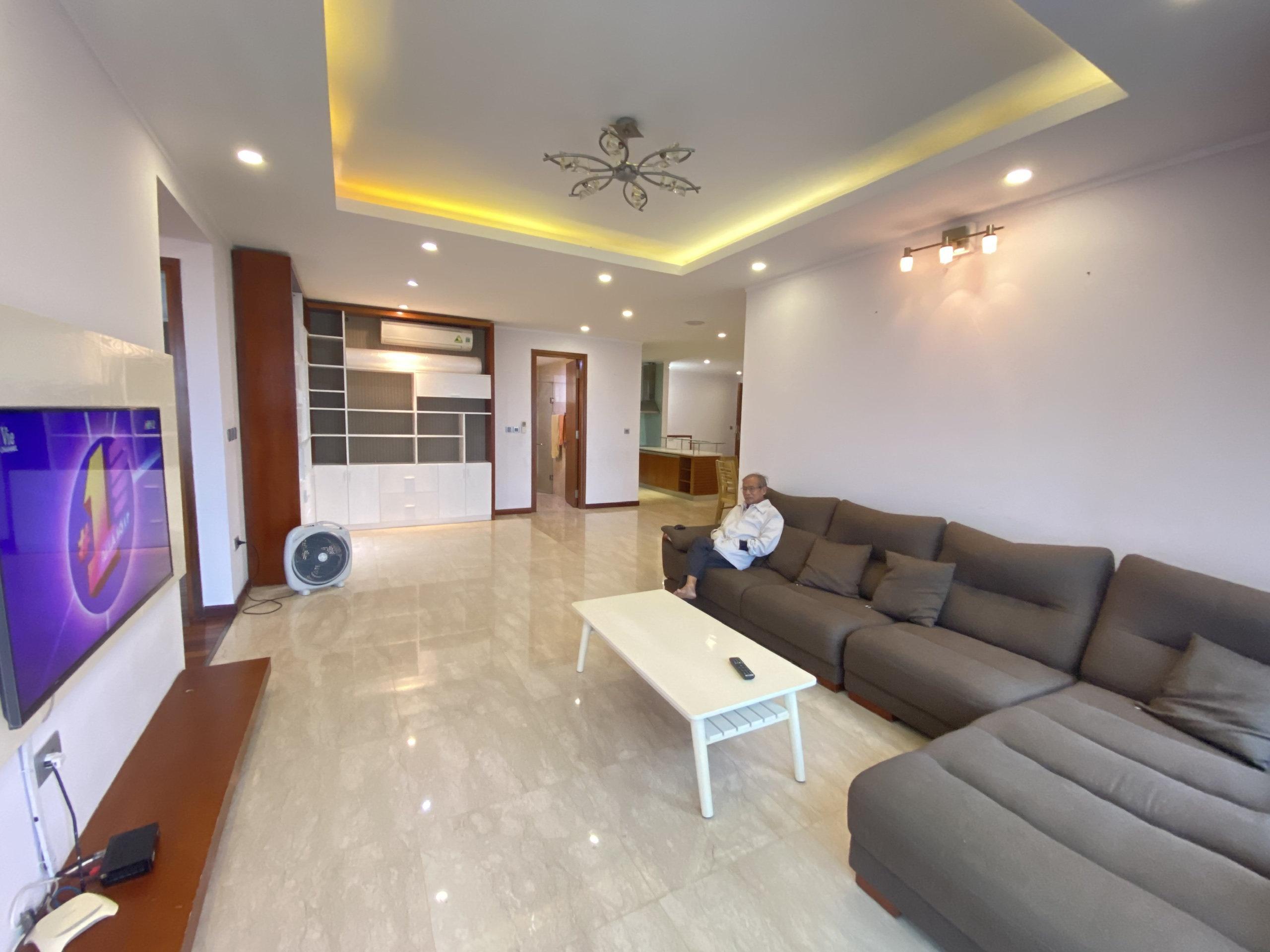 Apartment for rent with area of 154 sqm with 3 bedrooms in Ciputra L2 building 3