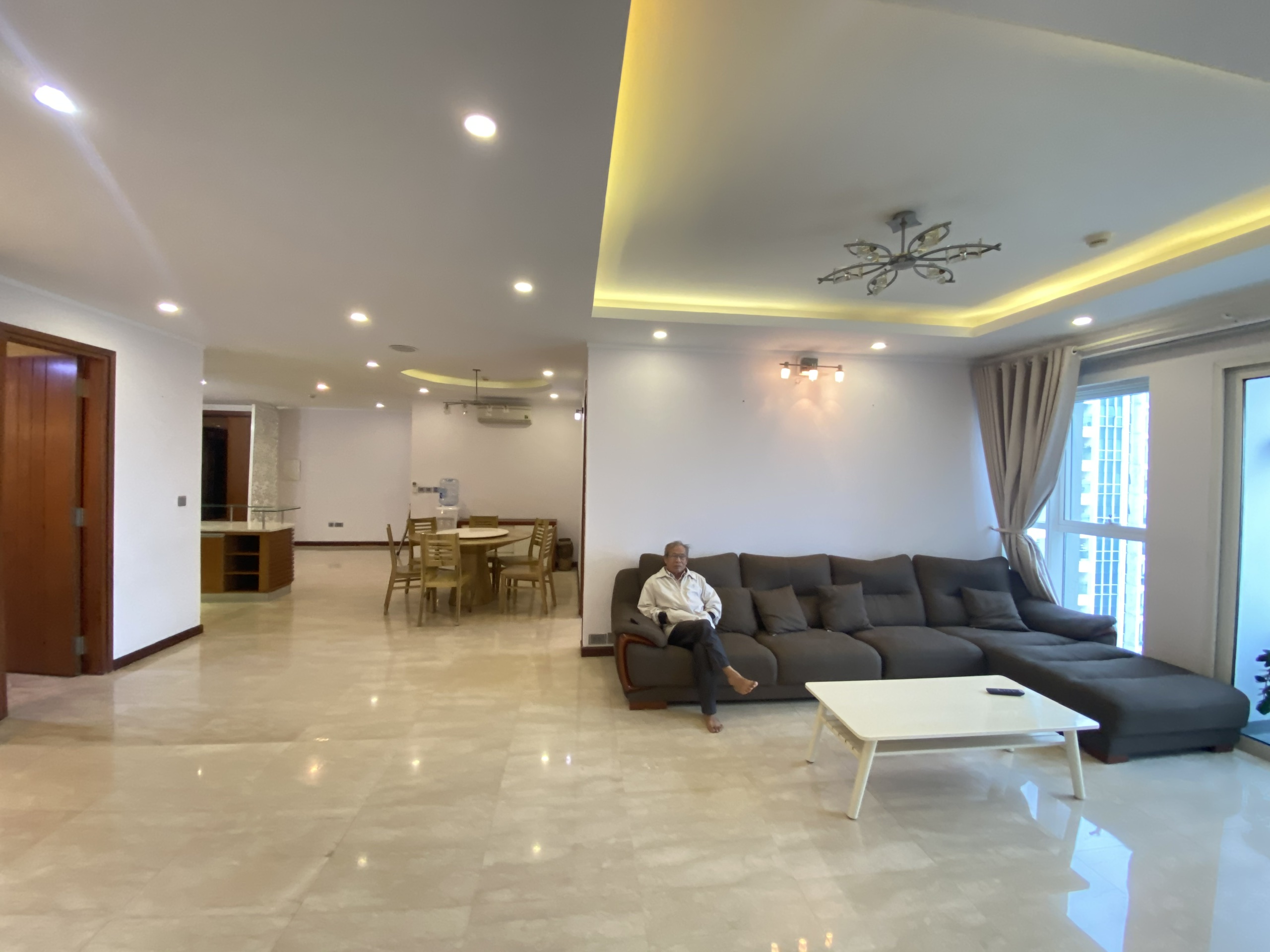 Apartment for rent with area of 154 sqm with 3 bedrooms in Ciputra L2 building 4