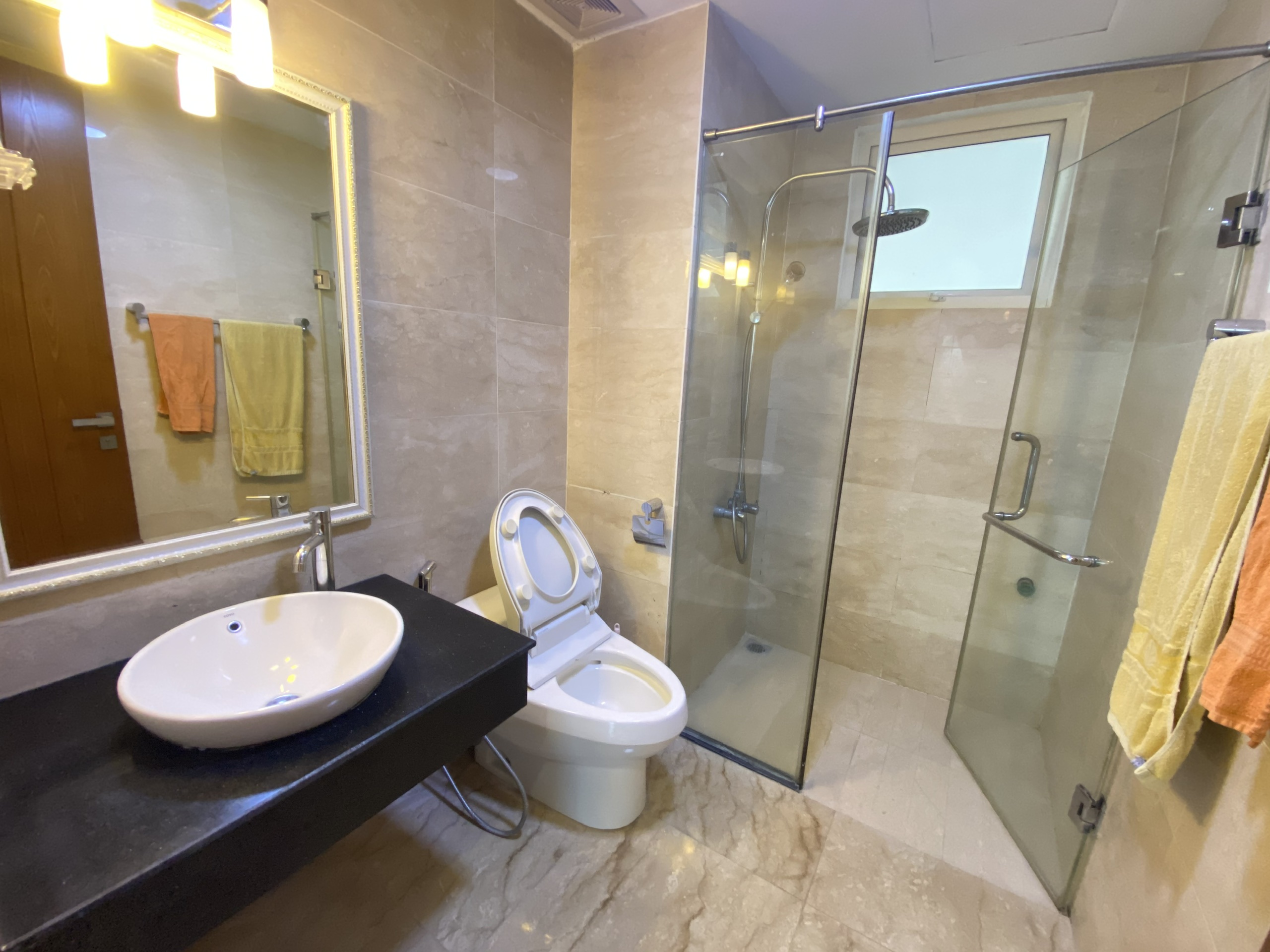 Apartment for rent with area of 154 sqm with 3 bedrooms in Ciputra L2 building 5