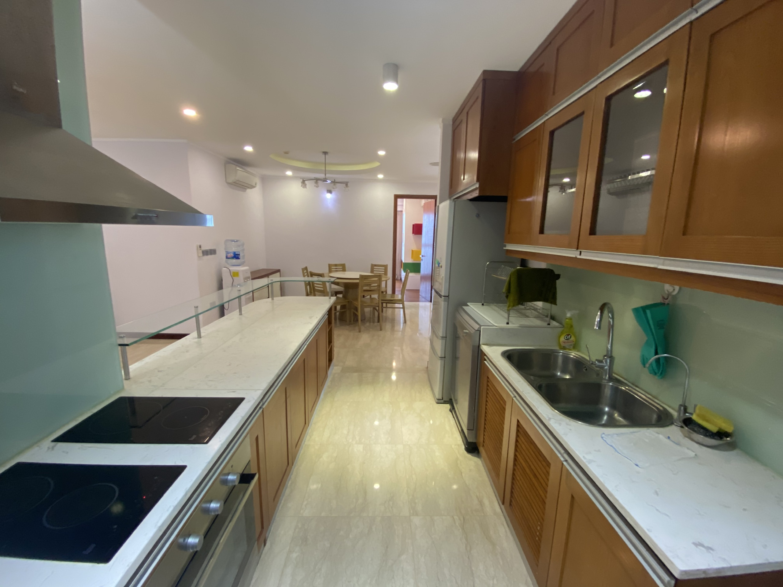 Apartment for rent with area of 154 sqm with 3 bedrooms in Ciputra L2 building 9