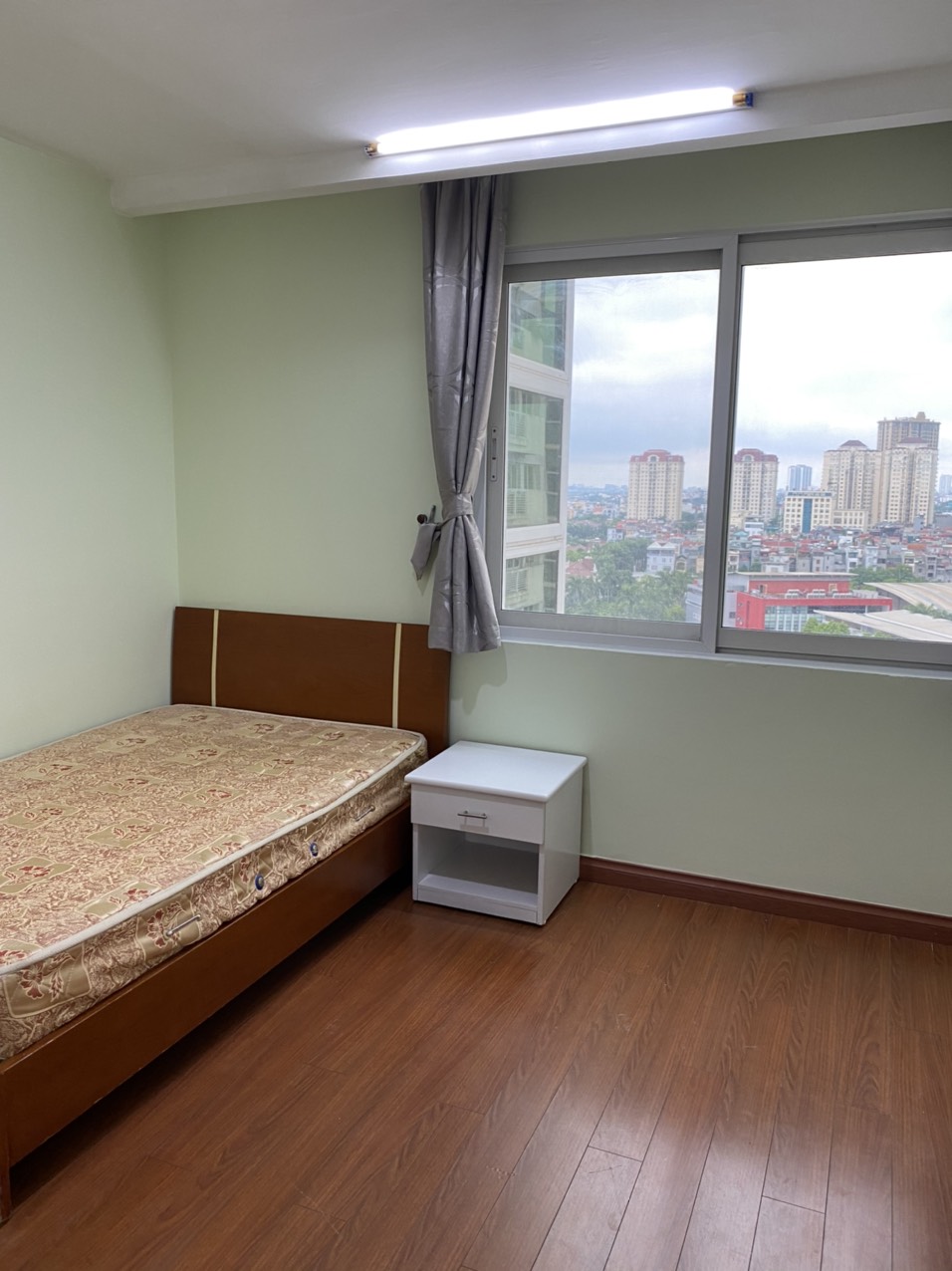 At E4 building in Ciputra apartment for rent, has an area of 153 sqm designed with 3 bedrooms. 12