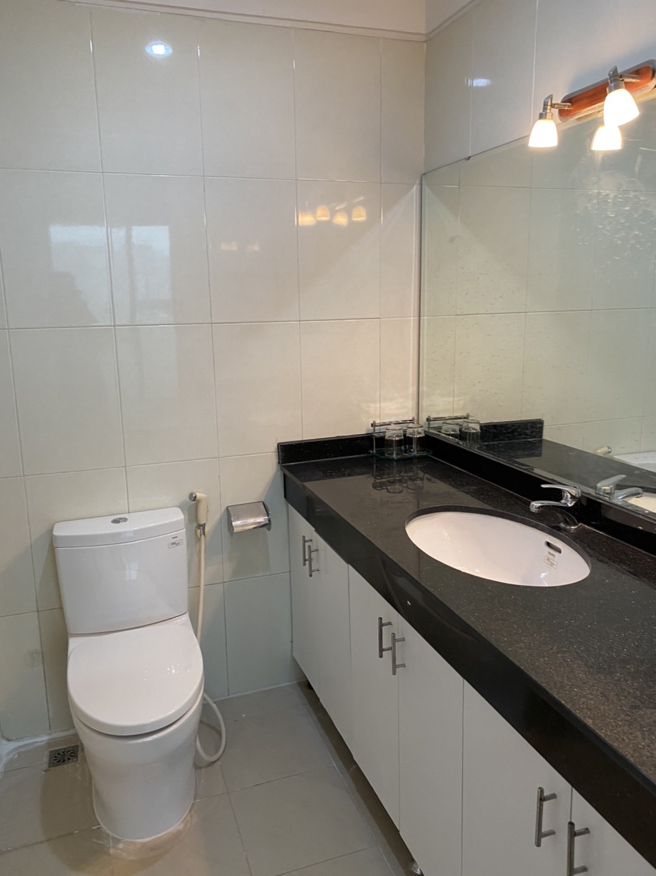 At E4 building in Ciputra apartment for rent, has an area of 153 sqm designed with 3 bedrooms. 15