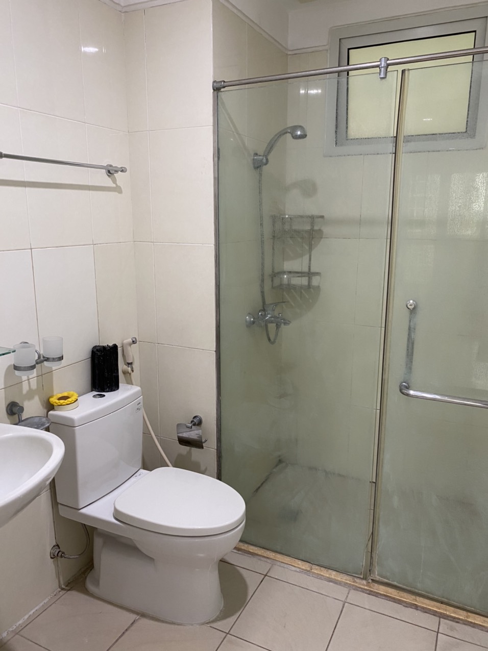 At E4 building in Ciputra apartment for rent, has an area of 153 sqm designed with 3 bedrooms. 17