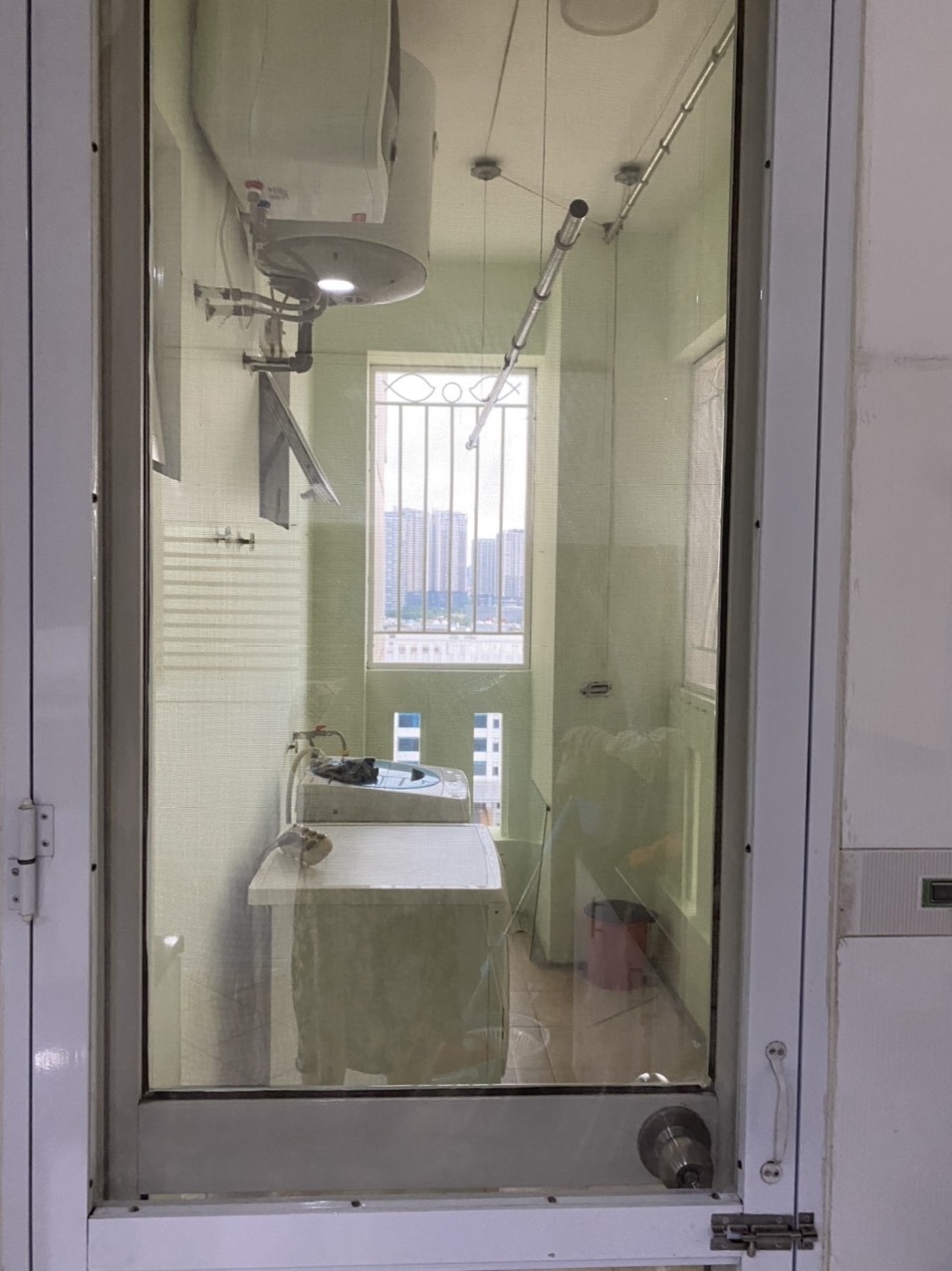 At E4 building in Ciputra apartment for rent, has an area of 153 sqm designed with 3 bedrooms. 4