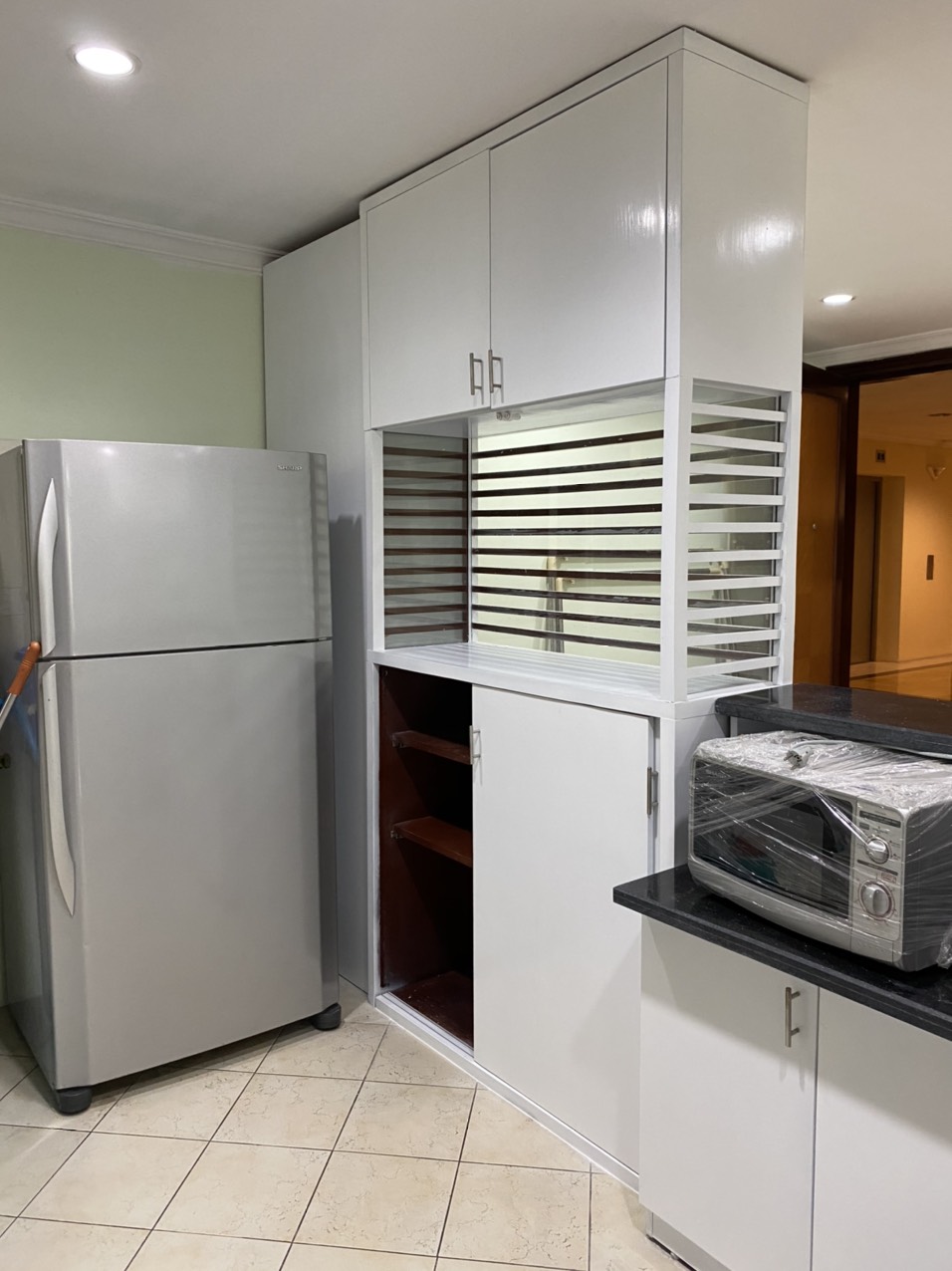 At E4 building in Ciputra apartment for rent, has an area of 153 sqm designed with 3 bedrooms. 8