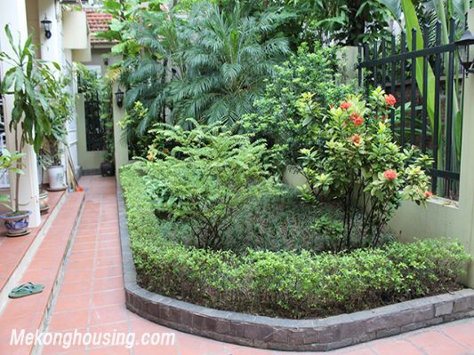 Beautiful private villa with 4 bedrooms, modern furniture, and big garden for rent in Nghi Tam village, Tay Ho district, Hanoi 5