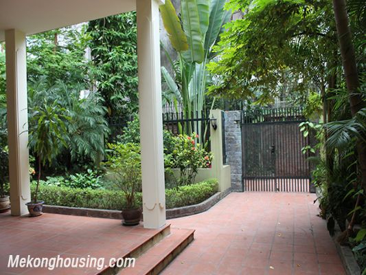 Beautiful private villa with 4 bedrooms, modern furniture, and big garden for rent in Nghi Tam village, Tay Ho district, Hanoi 6
