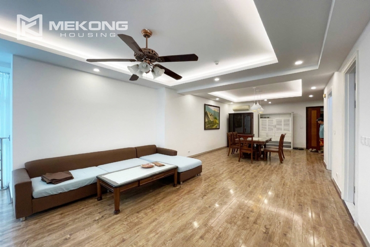 Cheap 3-bedroom / 123-sqm apartment at E4 Ciputra for rent 1
