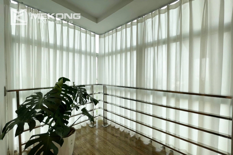 Cheap 3-bedroom / 123-sqm apartment at E4 Ciputra for rent 5
