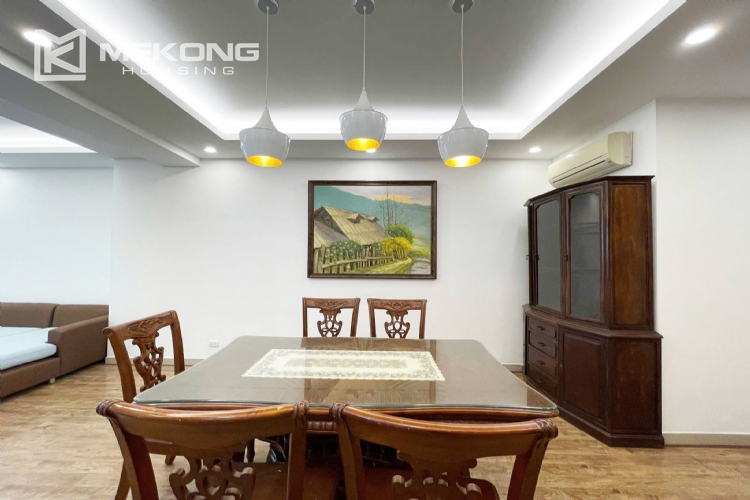 Cheap 3-bedroom / 123-sqm apartment at E4 Ciputra for rent 7