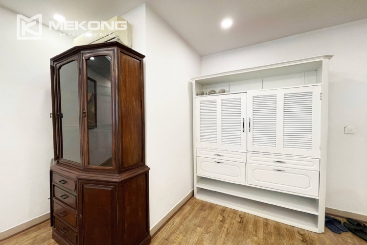 Cheap 3-bedroom / 123-sqm apartment at E4 Ciputra for rent 8