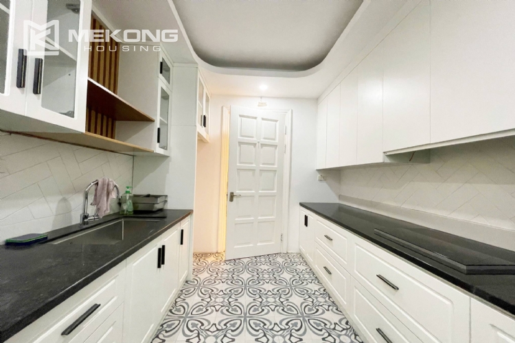Cheap 3-bedroom / 123-sqm apartment at E4 Ciputra for rent 11