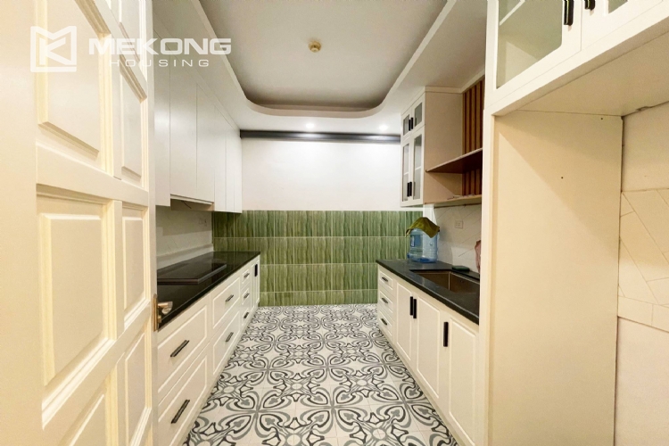 Cheap 3-bedroom / 123-sqm apartment at E4 Ciputra for rent 9