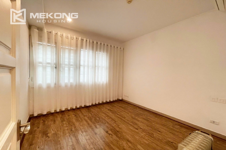 Cheap 3-bedroom / 123-sqm apartment at E4 Ciputra for rent 17