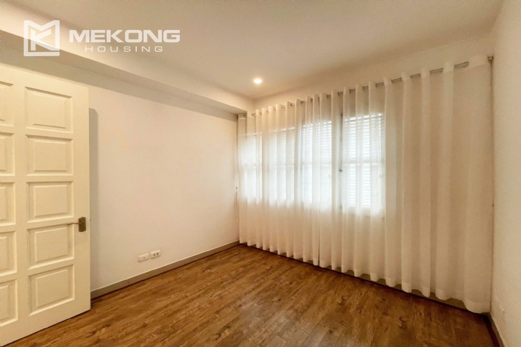 Cheap 3-bedroom / 123-sqm apartment at E4 Ciputra for rent 18