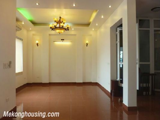 Cho thuê biệt thự 04 phòng ngủ, có bể bơi riêng, view Hồ Tây 5