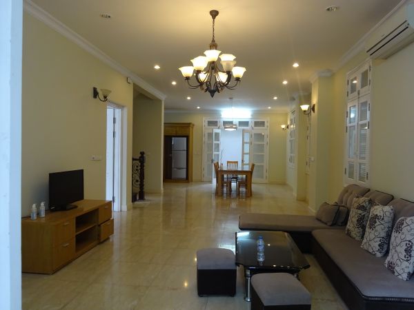 Cho thuê biệt thự 230m2, đủ đồ trong Ciputra, Hà Nội