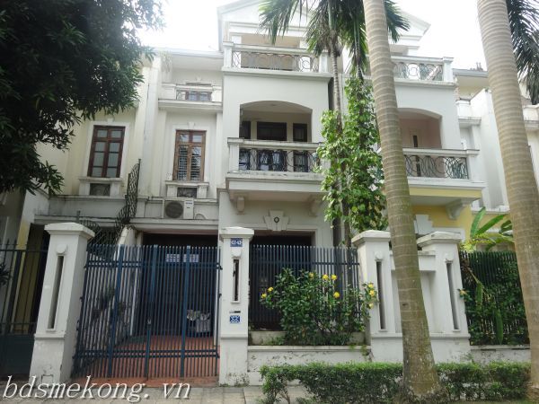 Cho thuê biệt thự 4 ngủ, đủ đồ, giá rẻ trong Ciputra, Hà Nội