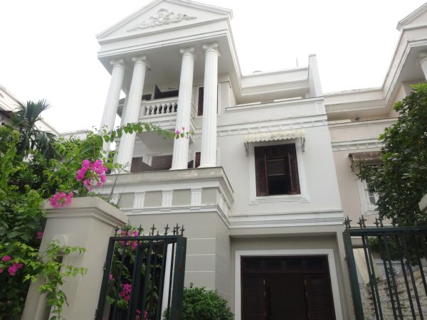 Cho thuê biệt thự cao cấp, có sân vườn trong Ciputra