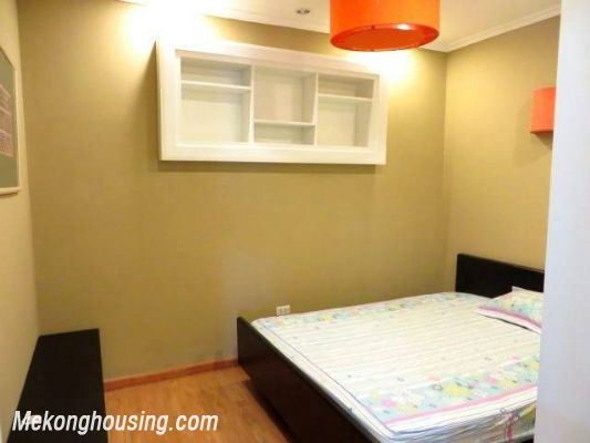 Cho thuê căn hộ, 70m2, giá rẻ ở Tây Hồ 10