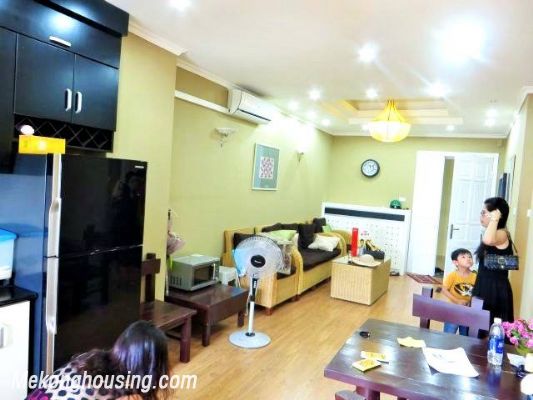 Cho thuê căn hộ, 70m2, giá rẻ ở Tây Hồ 7