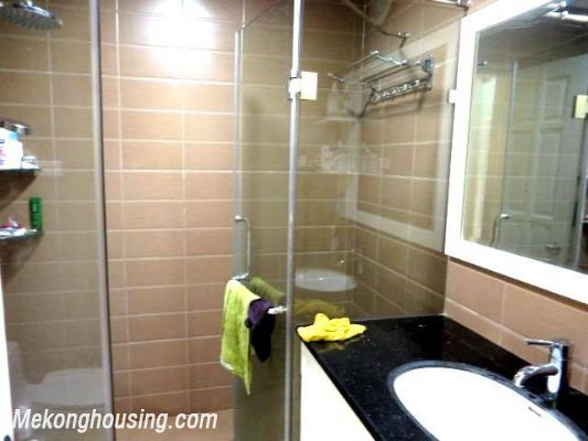 Cho thuê căn hộ, 70m2, giá rẻ ở Tây Hồ 11