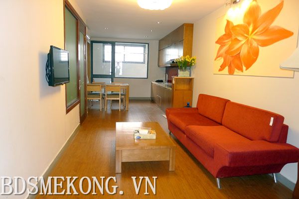 Cho thuê căn hộ dịch vụ 02 phòng ngủ, 80m2 trên đường Âu Cơ, Tây Hồ