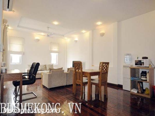 Cho thuê căn hộ dịch vụ 02 phòng ngủ đẹp, giá rẻ trên đường Quảng An, Tây Hồ 1