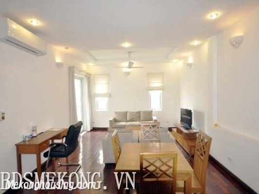 Cho thuê căn hộ dịch vụ 02 phòng ngủ đẹp, giá rẻ trên đường Quảng An, Tây Hồ 2