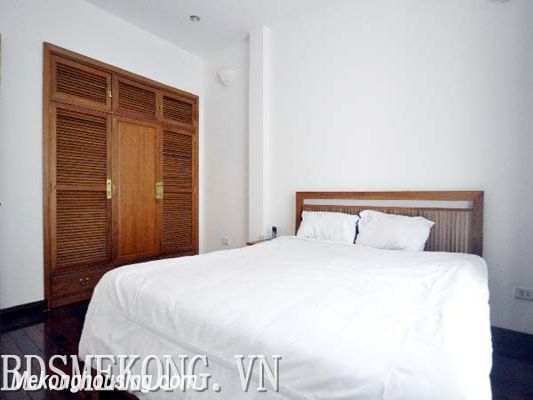 Cho thuê căn hộ dịch vụ 02 phòng ngủ đẹp, giá rẻ trên đường Quảng An, Tây Hồ 12